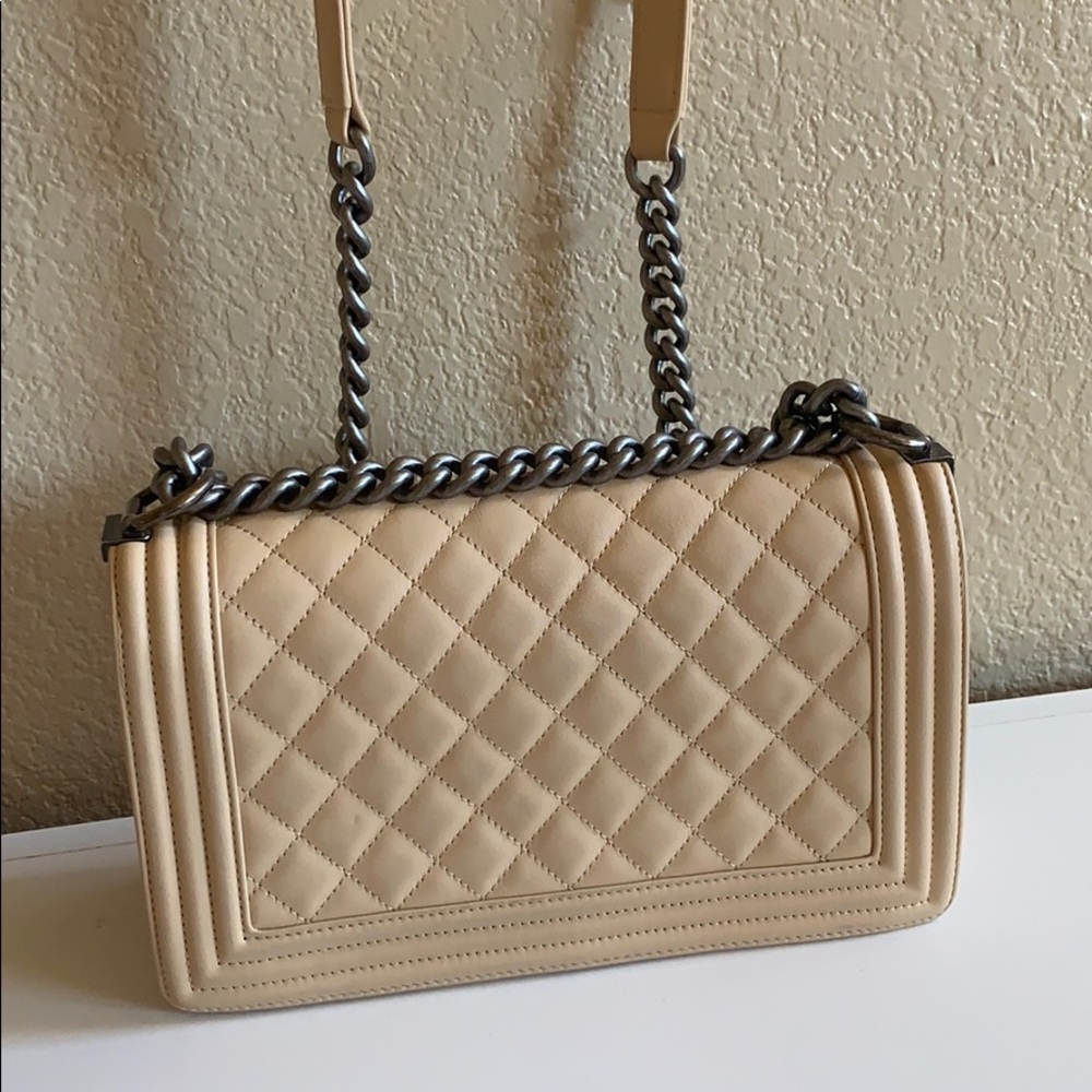 Chanel medium beige boy bag - Picture 6 of 6
